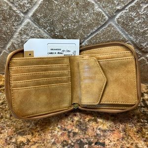 Roxy wallet brand new with tags. Just sat in closet must sell